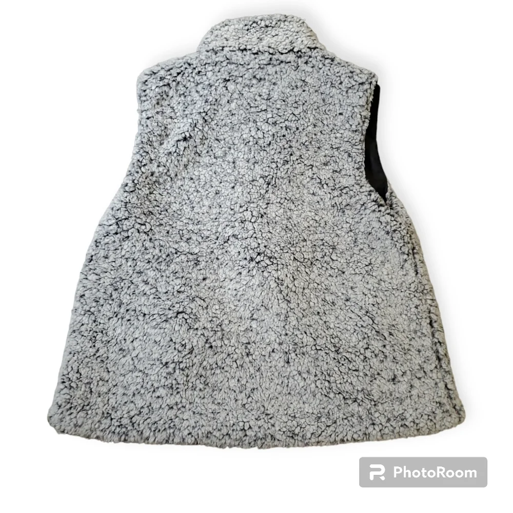 Super soft Women's Faux Fur Chicsoul.com Vest. Size 1XL - Picture 2 of 3